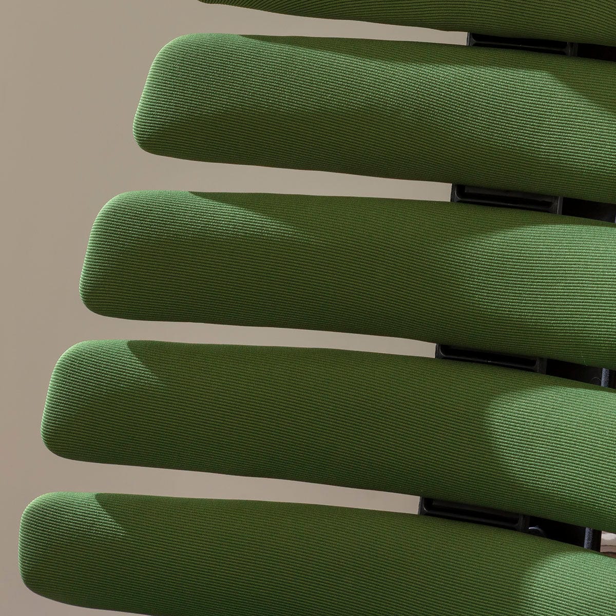 Chaise de bureau moderne Ergo en tissu noir et vert