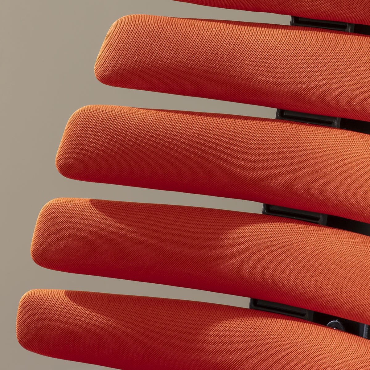 Chaise de bureau moderne Ergo en tissu noir et orange