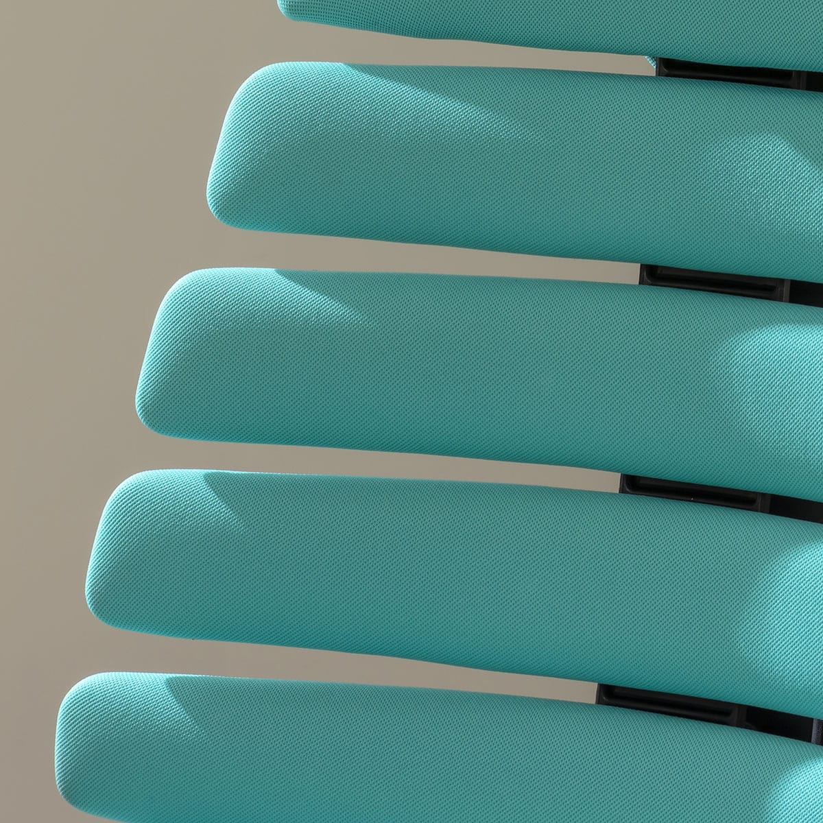 Chaise de bureau moderne Ergo en tissu noir et turquoise