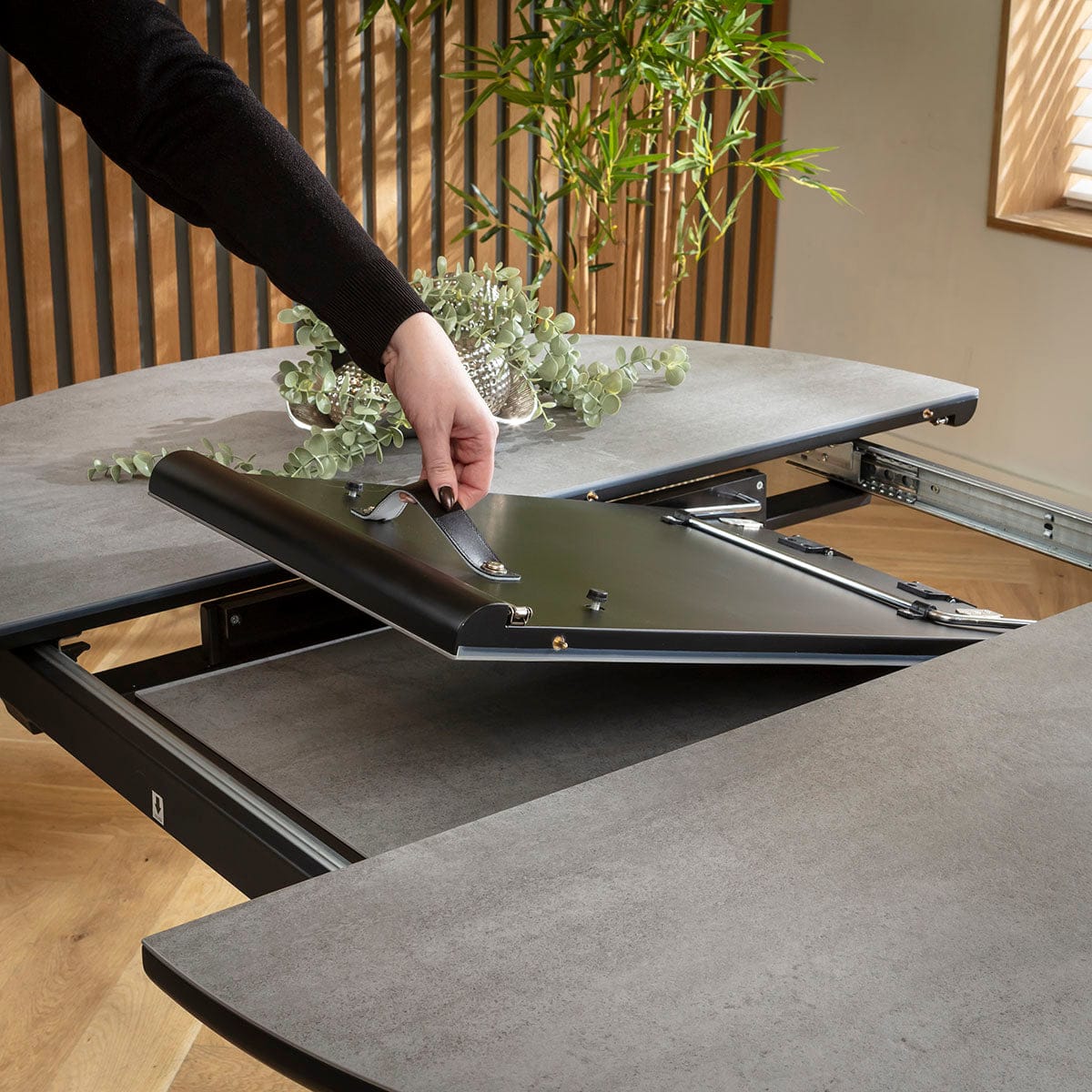 Ensemble de salle à manger rond extensible 4 places Maple &amp; Venus en céramique grise