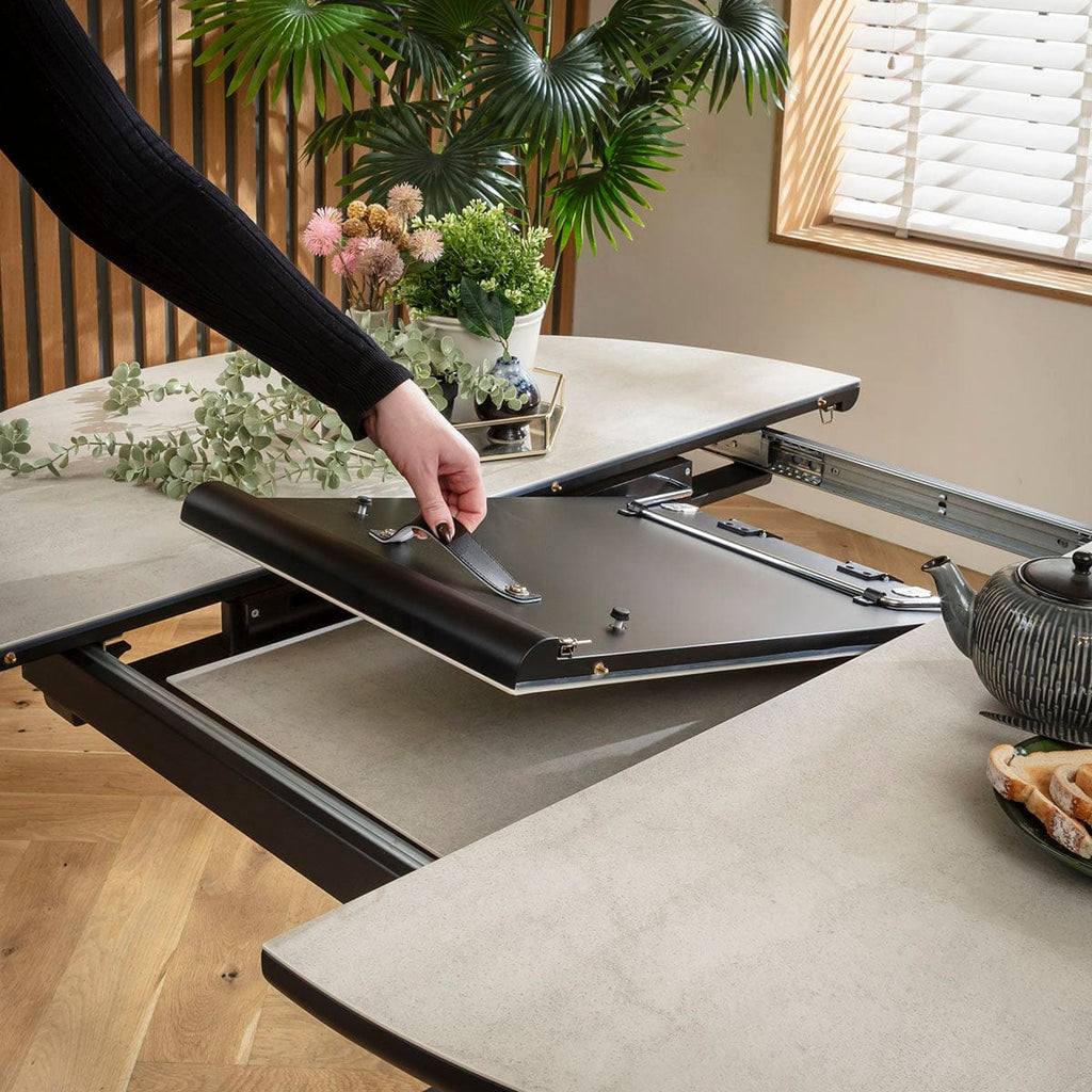 Ensemble de salle à manger rond extensible 6 places Cora &amp; Venus, en chenille bleue et céramique gris clair