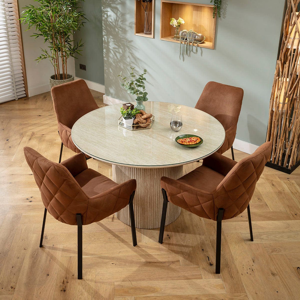 Ensemble de salle à manger rond 4 places Cora &amp; Angelica avec plateau en verre, marron et crème