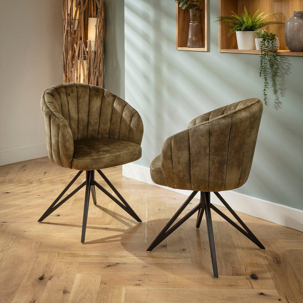 Chaise de salle à manger pivotante Hattie Carver avec accoudoirs en velours vert