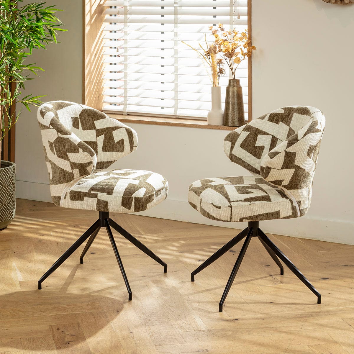 Chaise de salle à manger pivotante moderne Enzo en tissu blanc et vert olive