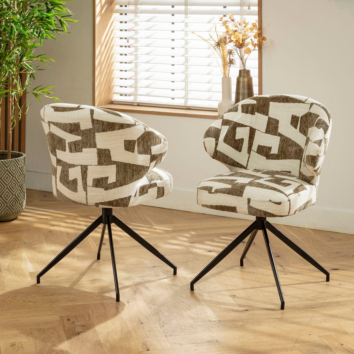 Chaise de salle à manger pivotante moderne Enzo en tissu blanc et vert olive