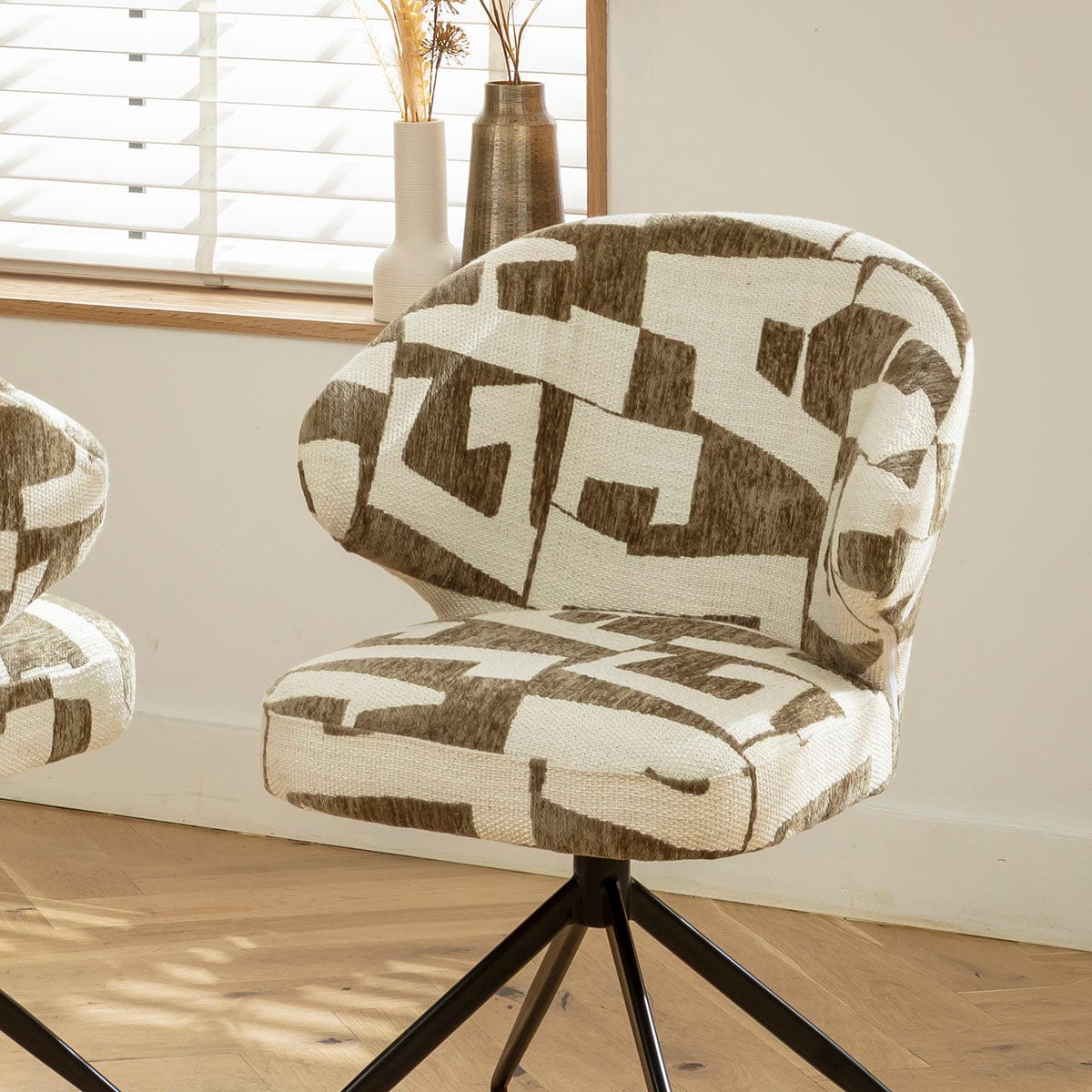 Chaise de salle à manger pivotante moderne Enzo en tissu blanc et vert olive