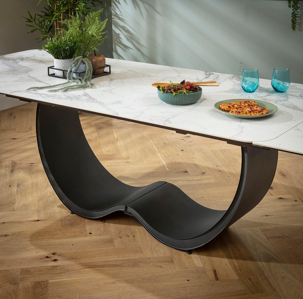 Ensemble de salle à manger extensible 6 places Maple &amp; Hugo Modern en céramique grise et blanche mate