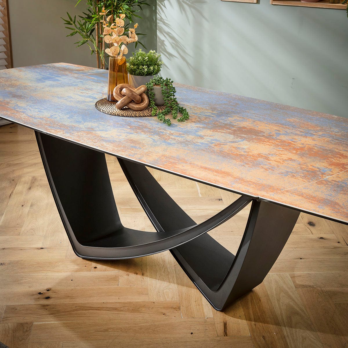 Table de salle à manger extensible Zelda, grand format, motif rustique bleu et orange, céramique, 180-260 cm