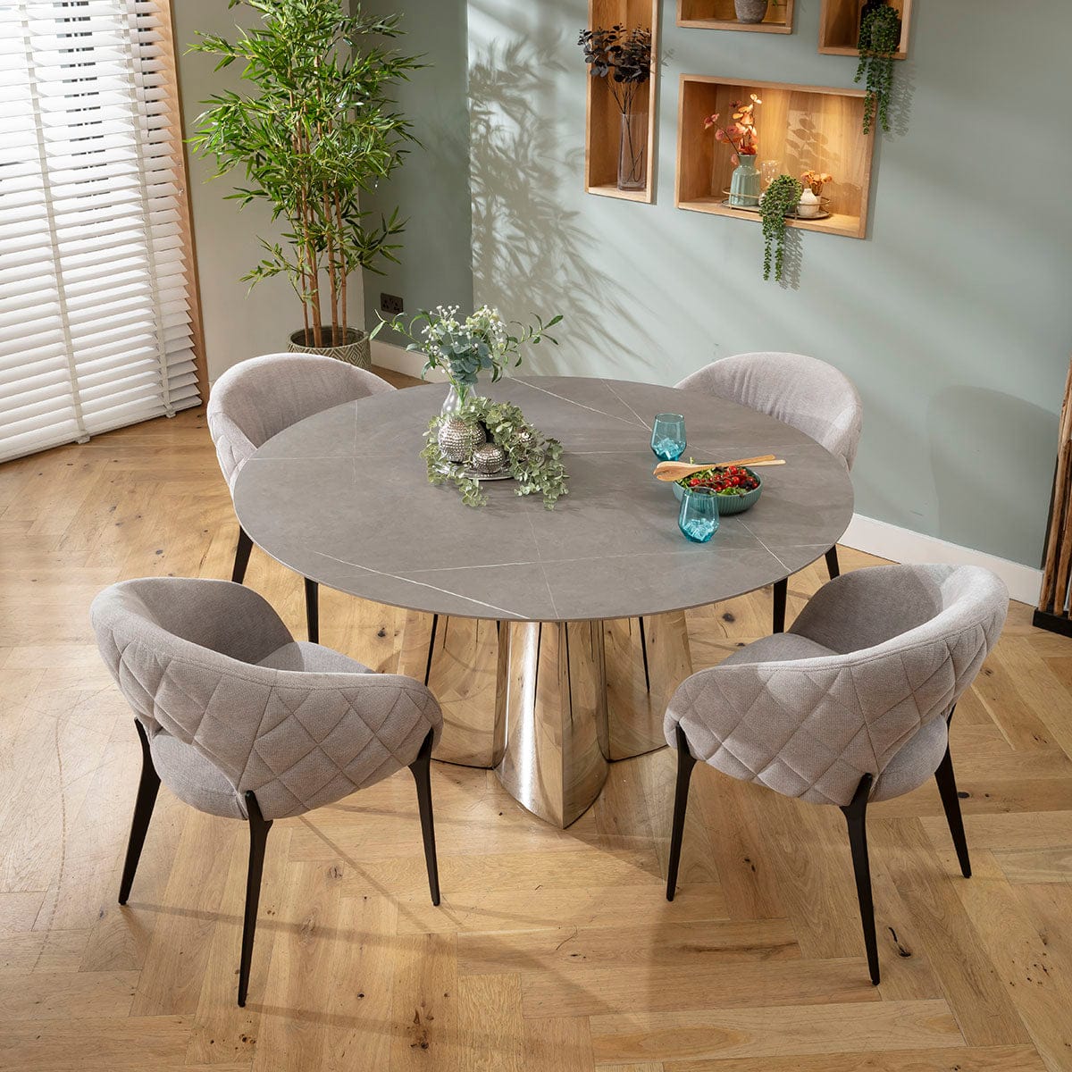 Ensemble de salle à manger moderne 4 places Piper &amp; Dynasty en céramique effet marbre gris et argent