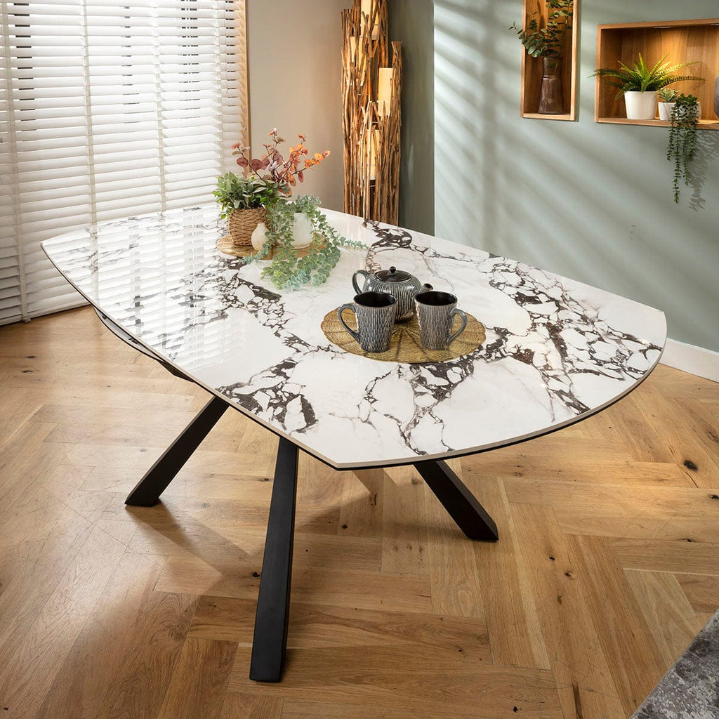 Ensemble de salle à manger rond extensible 6 places Oscar &amp; Rudie, en céramique jaune doré et blanche veinée de noir