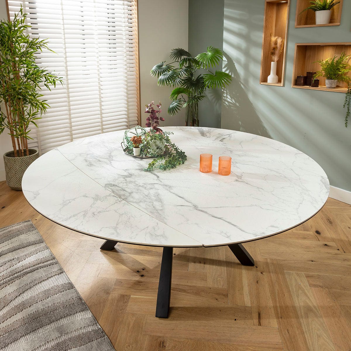 Ensemble de salle à manger rond extensible 8 places Cora &amp; Rudie, en chenille bleue et céramique blanche mate