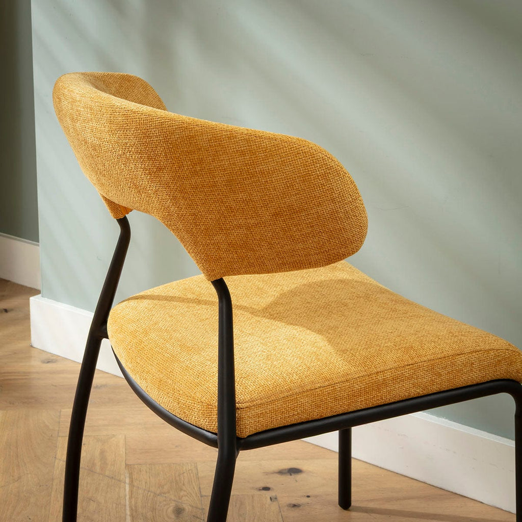 Ensemble de salle à manger rond extensible 6 places Oscar &amp; Rudie, en céramique jaune doré et blanche veinée de noir