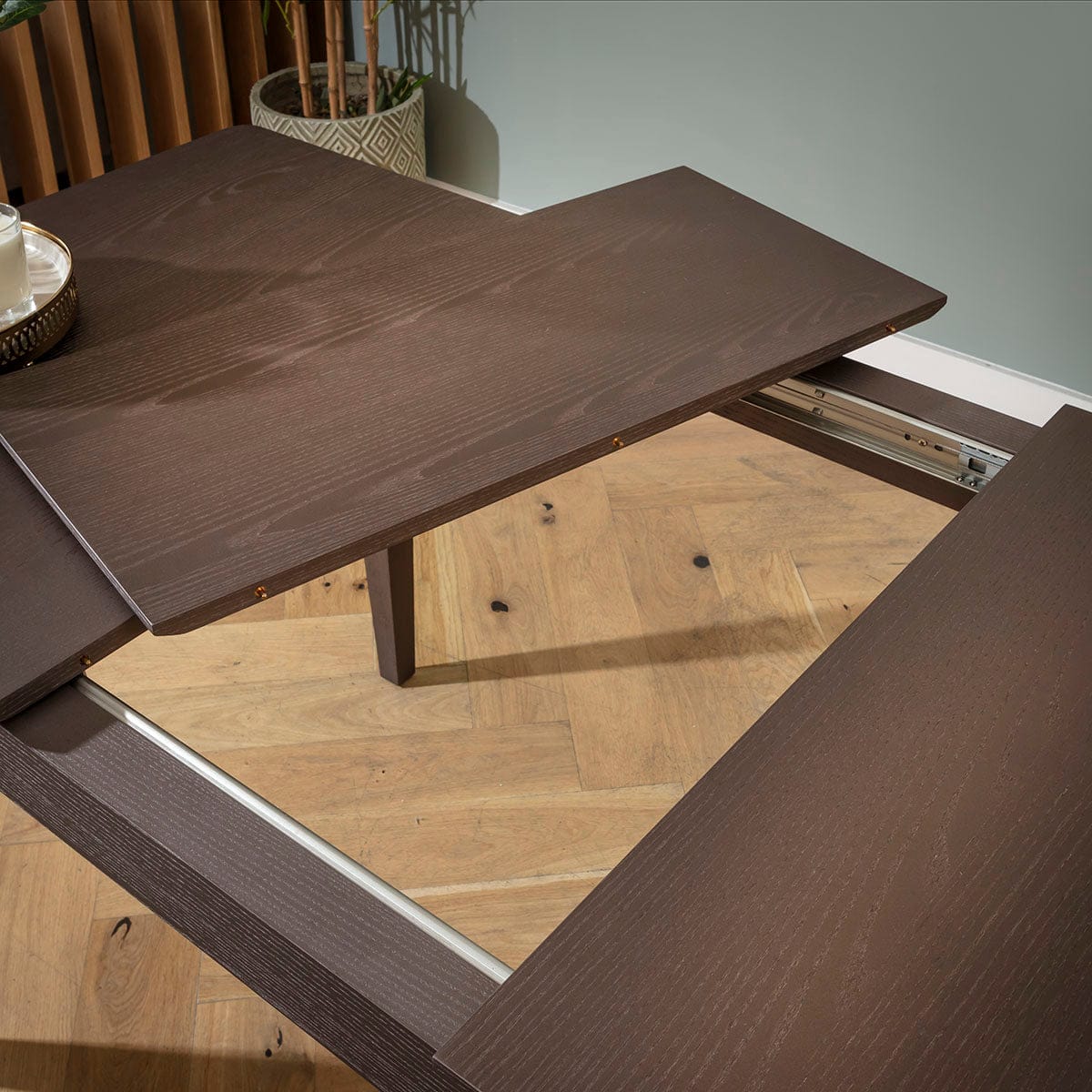 Table de salle à manger extensible compacte Ruben en bois marron 130-168 cm