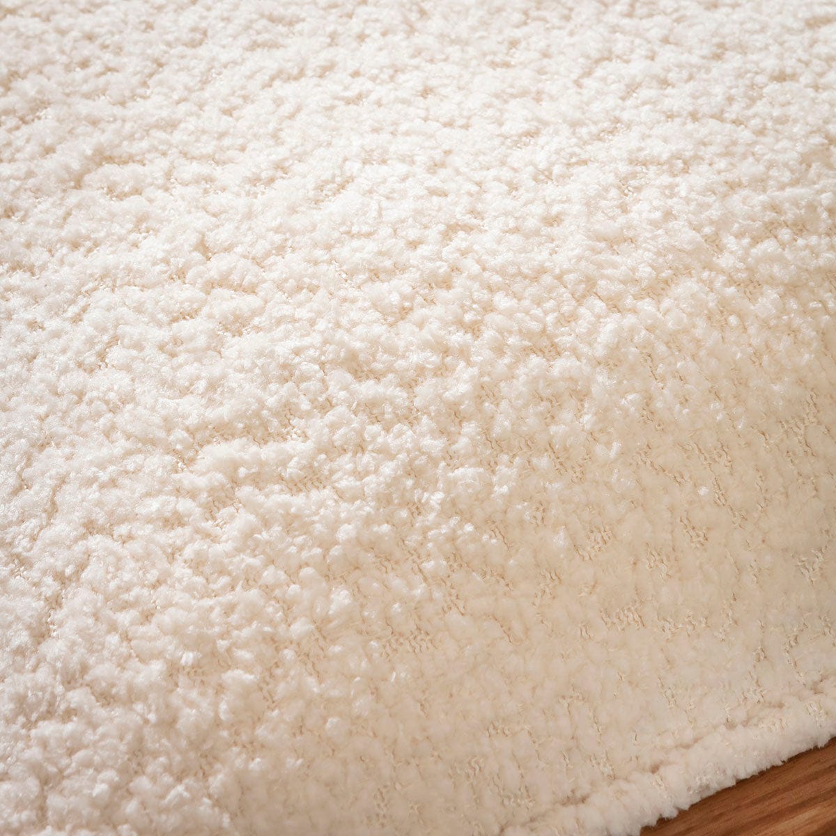 Chaise de salle à manger moderne en bois Phoenix, noyer et crème bouclé