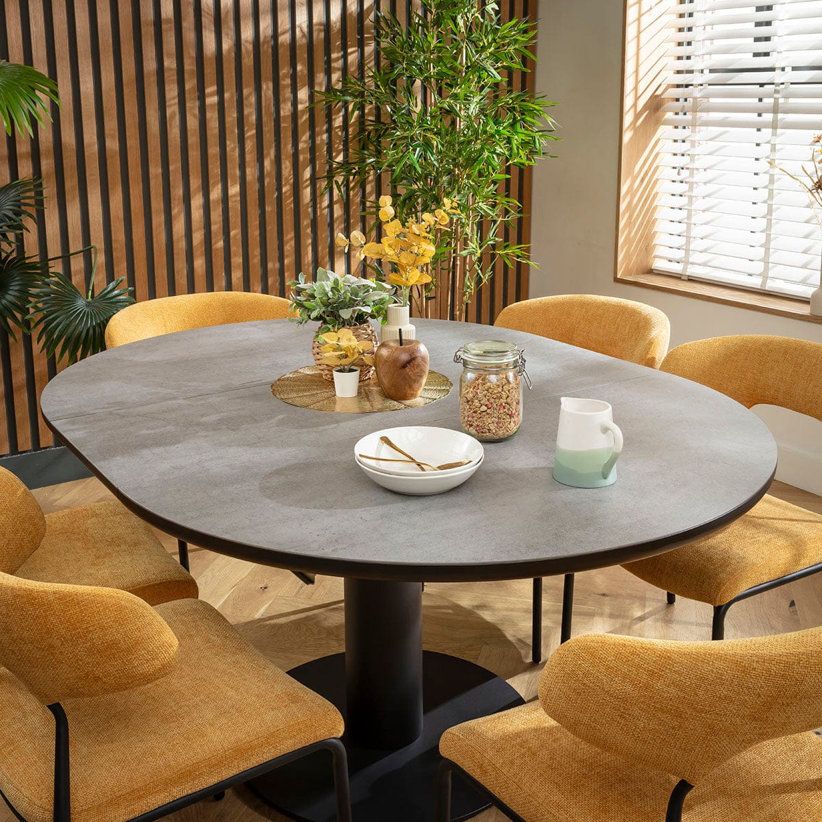 Ensemble de salle à manger rond extensible 6 places Oscar &amp; Venus en céramique jaune doré et grise