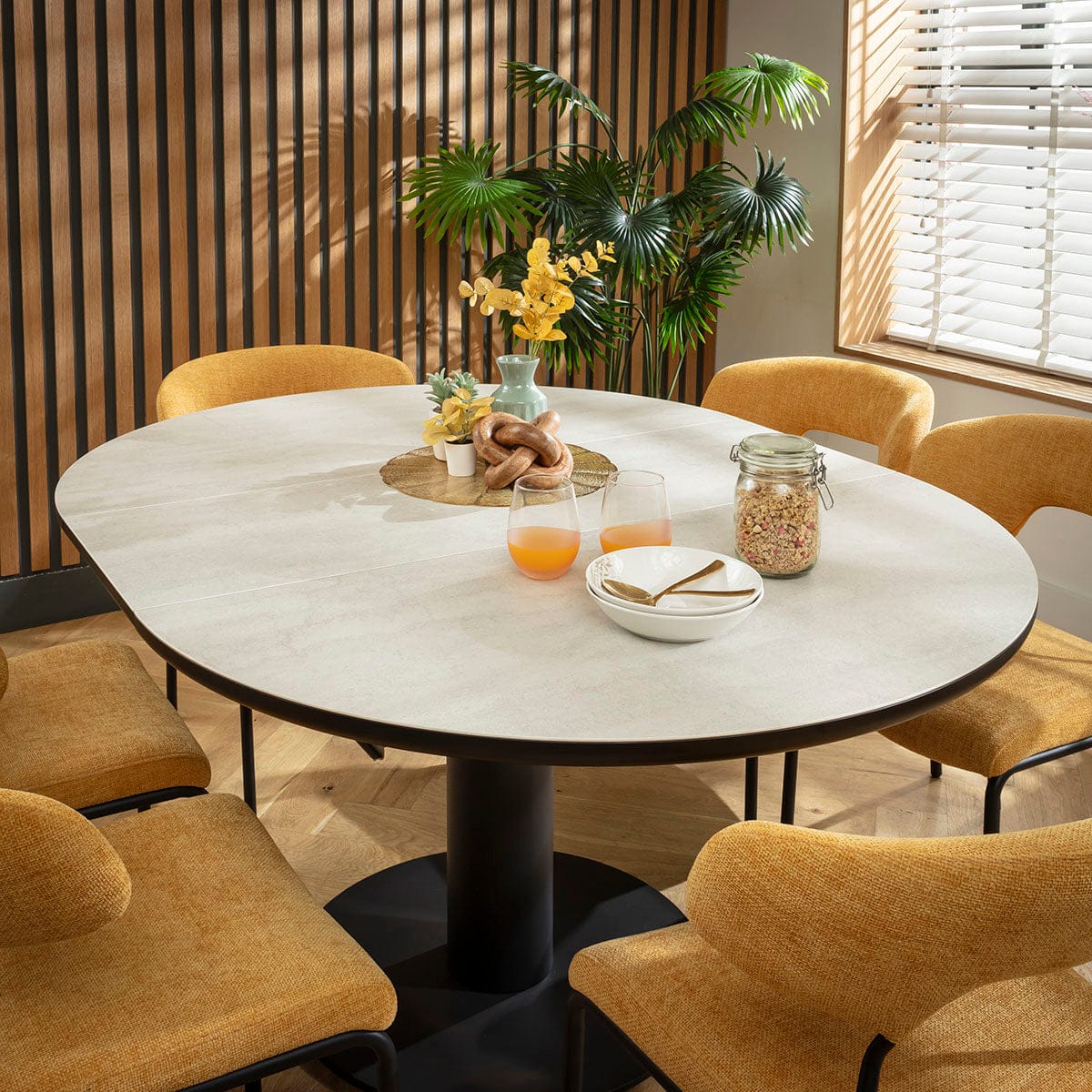 Ensemble de salle à manger rond extensible 6 places Oscar &amp; Venus en céramique jaune doré et gris clair