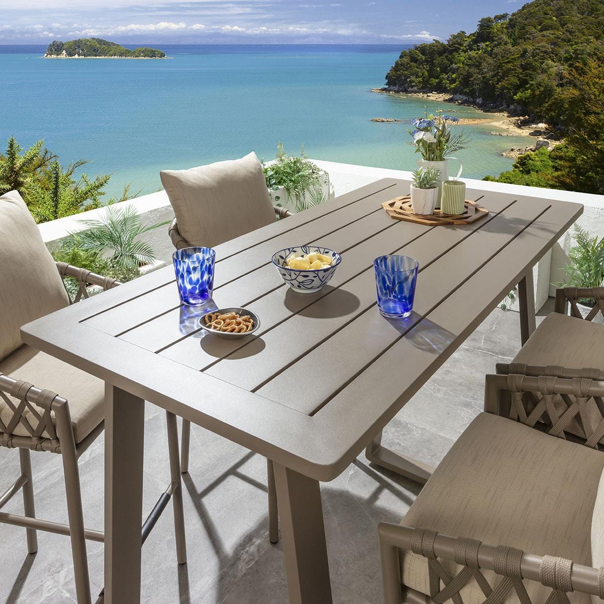 Ensemble bar de jardin extérieur Verity 4 places en aluminium beige