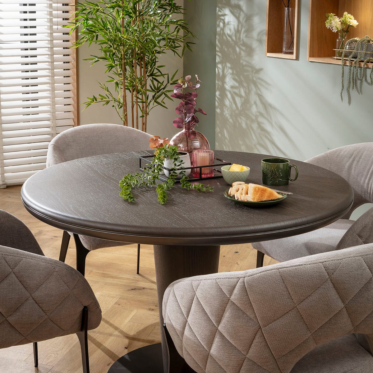 Ensemble de salle à manger rond contemporain 4 places Piper &amp; Pluto, gris et chêne gris délavé