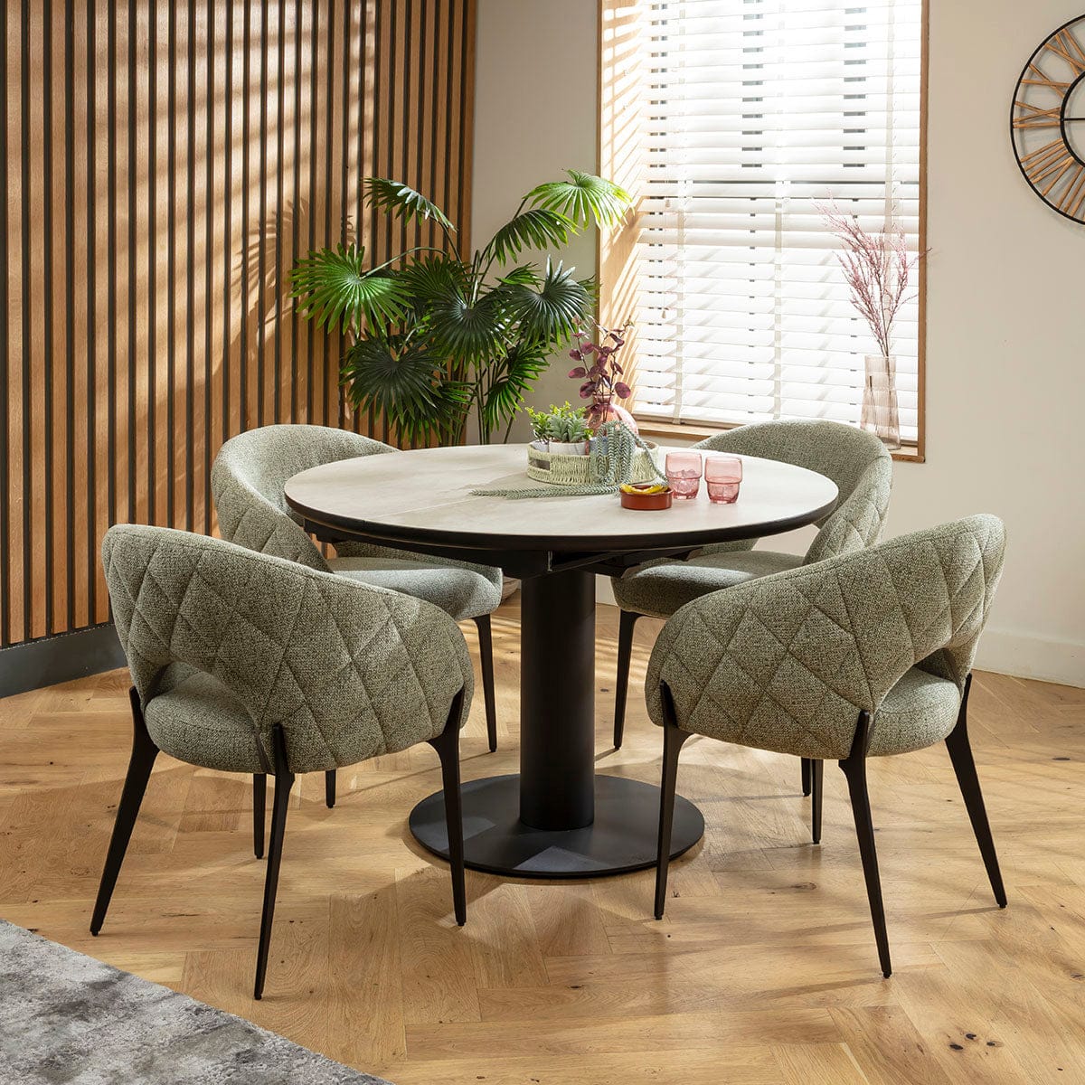 Ensemble de salle à manger rond extensible 4 places Piper &amp; Venus en céramique verte et gris clair