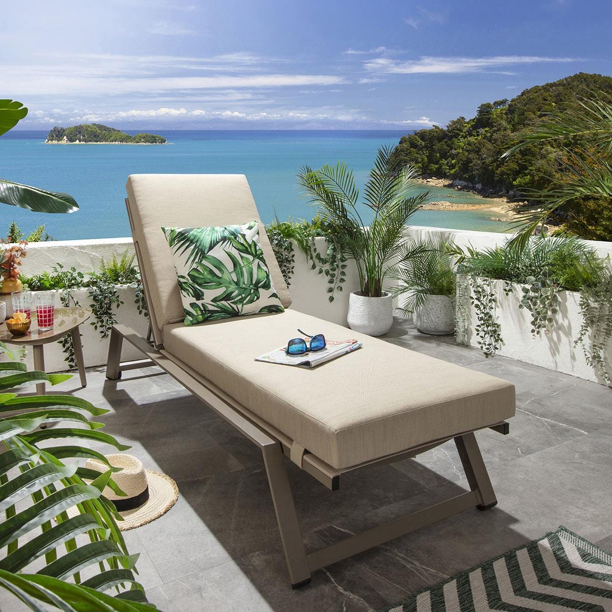 2 chaises longues de jardin Cayman avec coussins beiges 196 x 70 cm