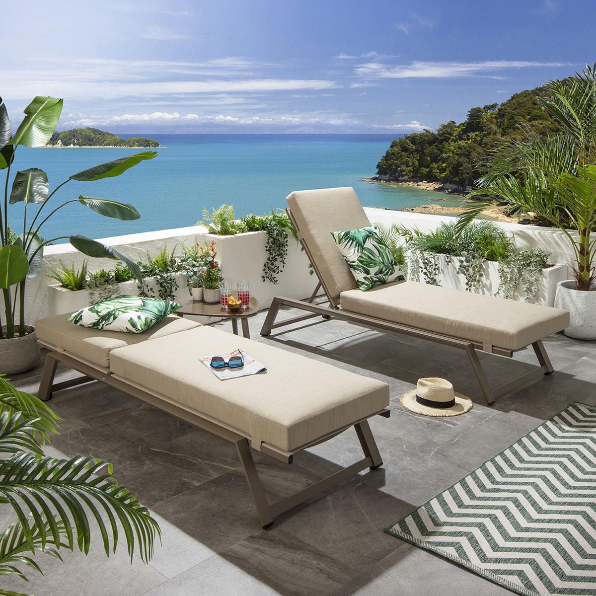 2 chaises longues de jardin Cayman avec coussins beiges 196 x 70 cm