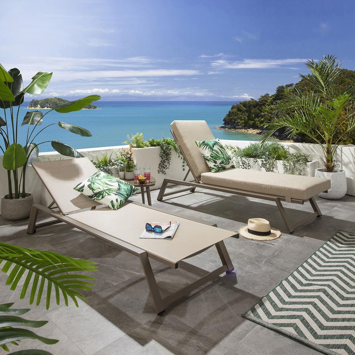 2 chaises longues de jardin Cayman avec coussins beiges 196 x 70 cm