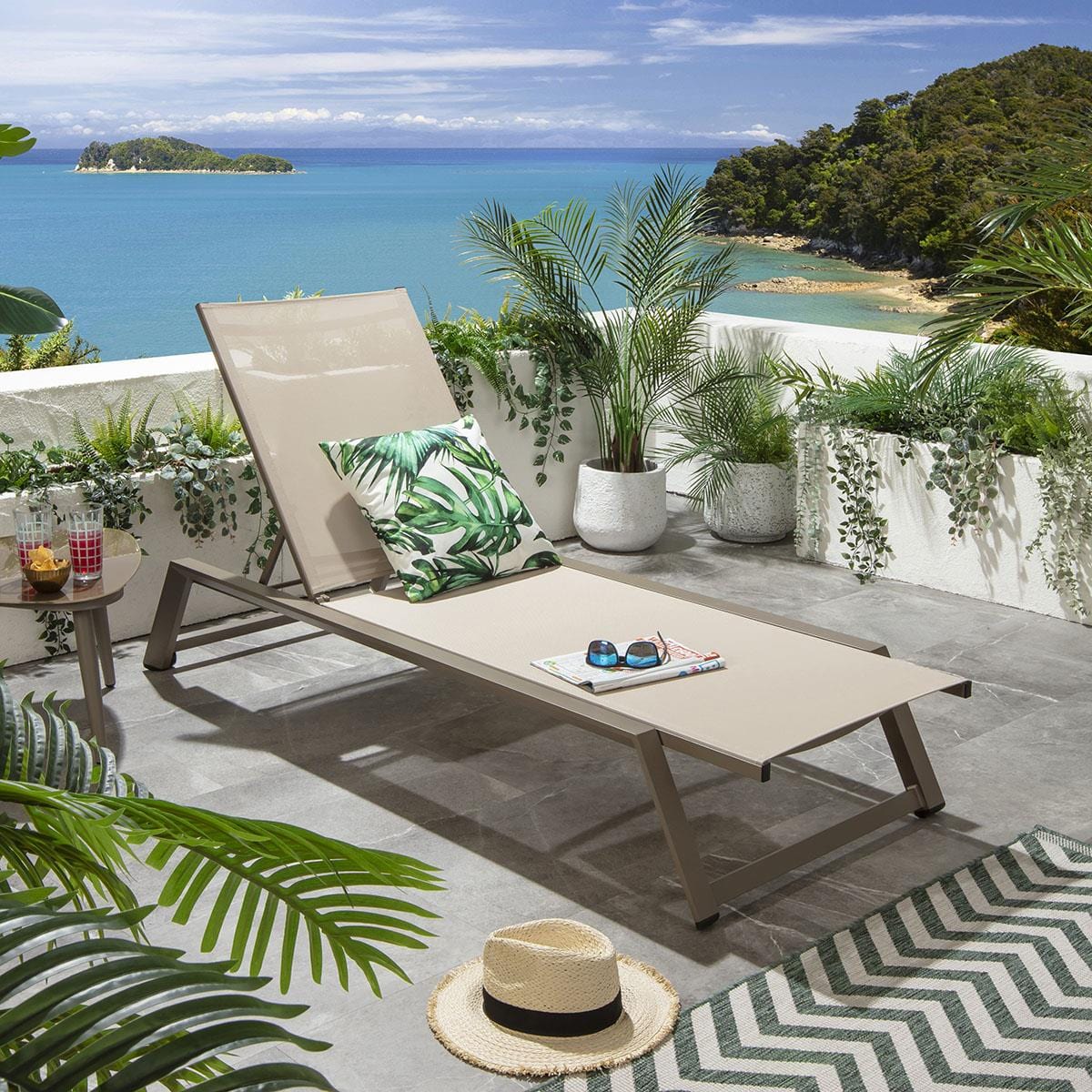 2 chaises longues de jardin Cayman avec coussins beiges 196 x 70 cm