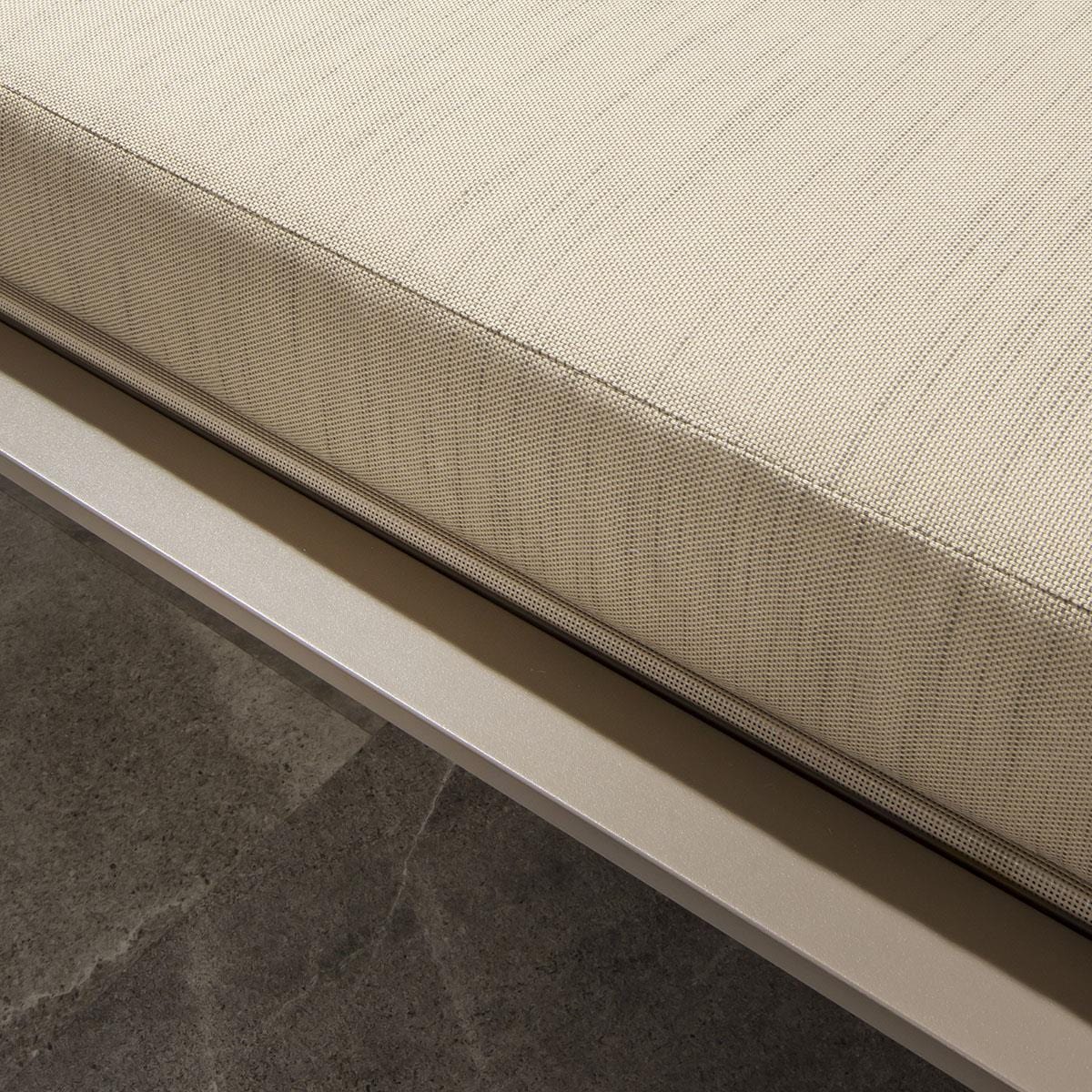 2 chaises longues de jardin Cayman avec coussins beiges 196 x 70 cm