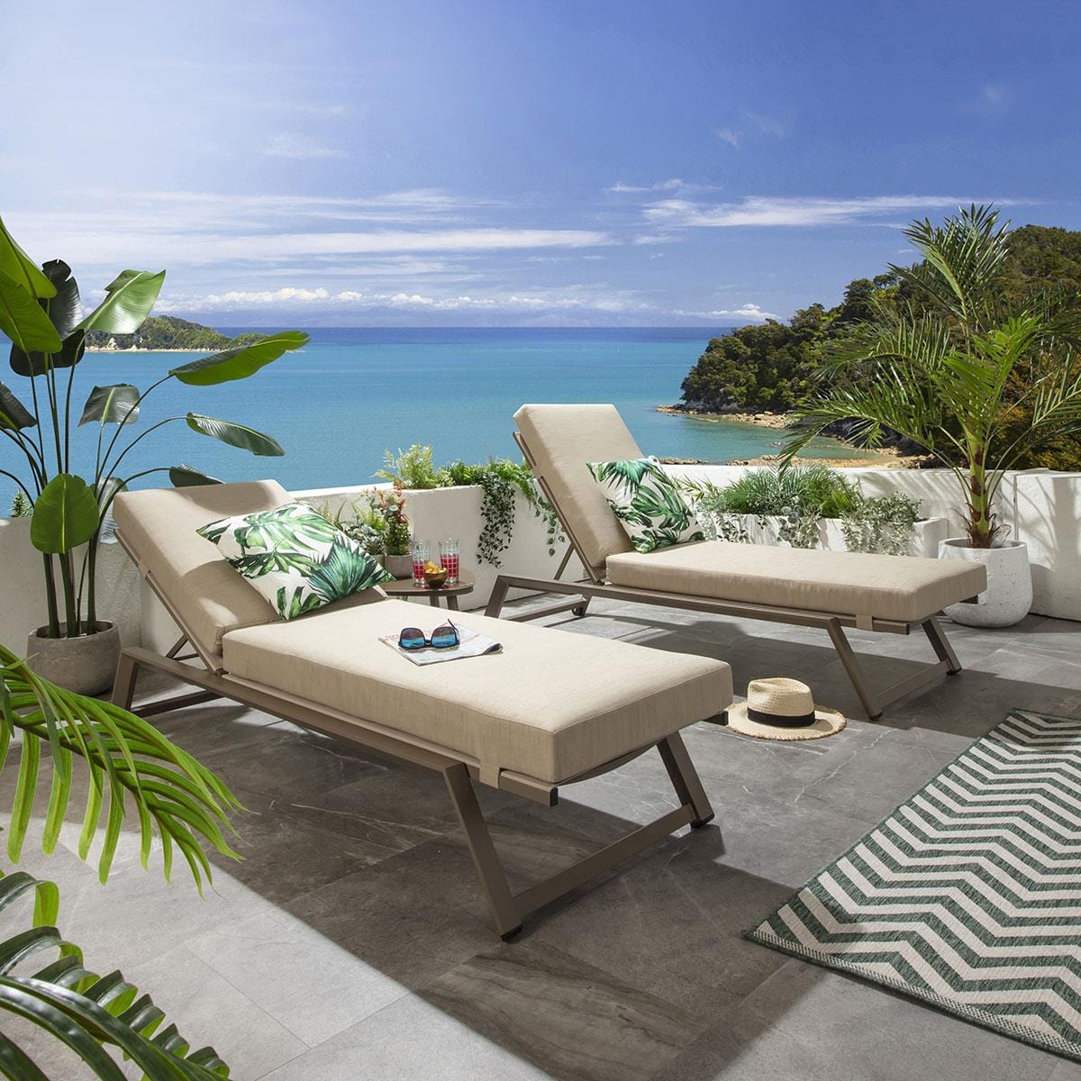 2 chaises longues de jardin Cayman avec coussins beiges 196 x 70 cm