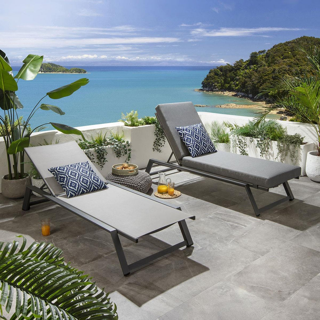 2 chaises longues de jardin Cayman avec coussins, grises, 196 x 70 cm