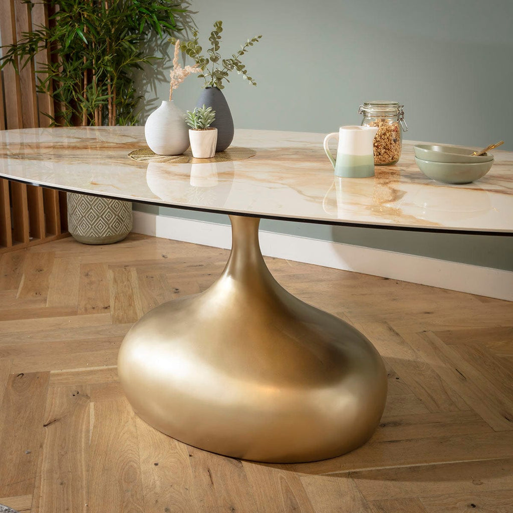 Table de salle à manger ovale Venusia 8 places en céramique effet marbre blanc et or 240 x 120 cm